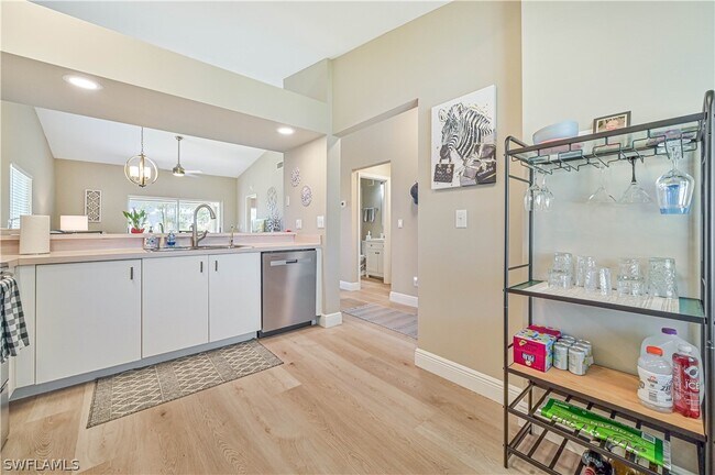 Building Photo - 7360 Glenmoor Ln