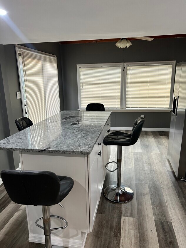 Foto principal - 102 Cody Dr