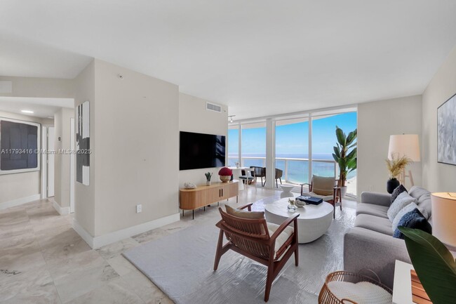 Foto del edificio - 6365 Collins Ave