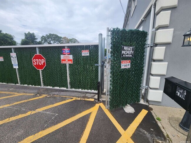 Foto del edificio - 204 Brentwood Rd