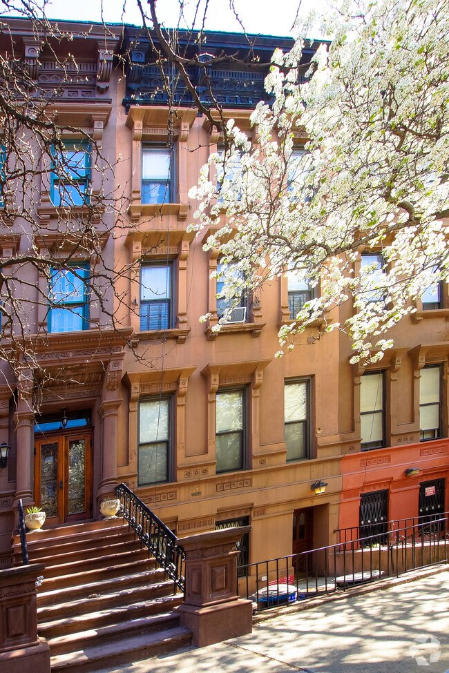 Foto del edificio - 7 W 123rd St