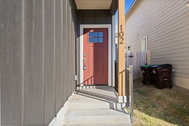 Building Photo - Well-Maintained 3-Bedroom Home – Ideal for Students & Professionals!