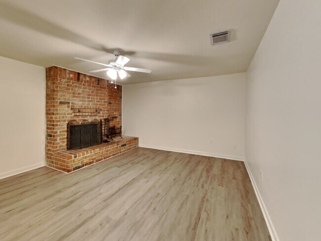 Building Photo - 10527 Mills Walk Dr