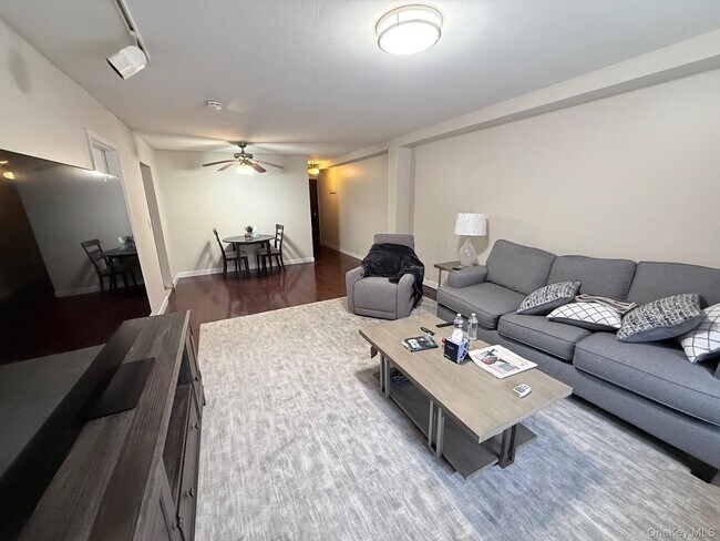 Foto del edificio - 530 Hudson Ave