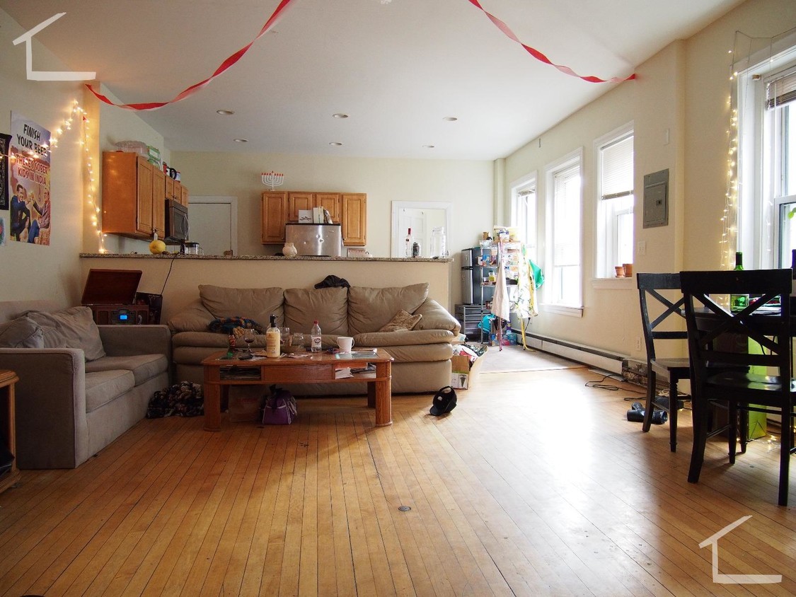 Primary Photo - 1288 Commonwealth Ave