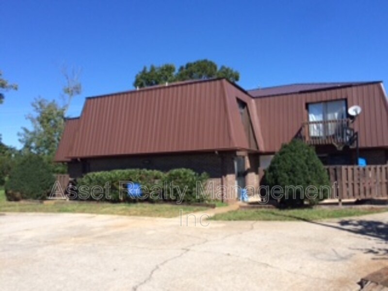Primary Photo - 504 Cedartop Ln NW