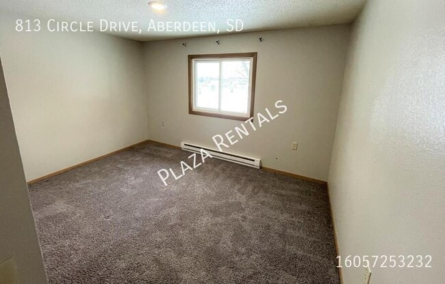Building Photo - 213 13th Ave E