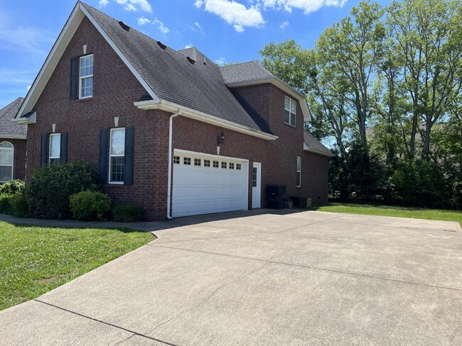 Building Photo - 2710 United Dr