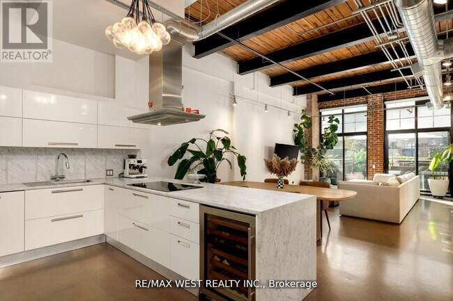 Photo du bâtiment - 43 Hanna Ave