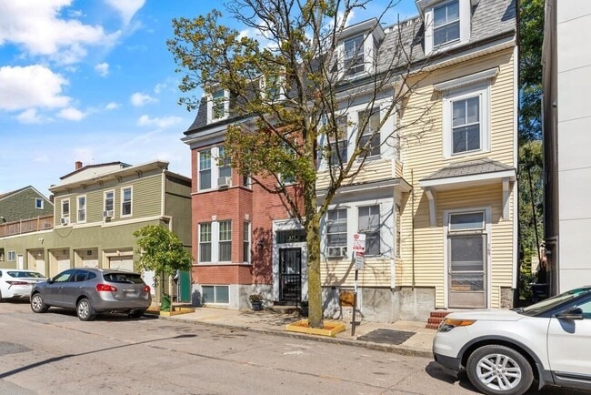 Building Photo - 171 Brooks St