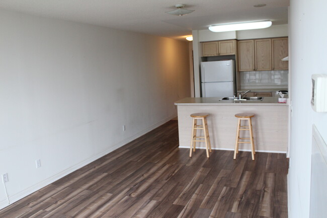 Building Photo - 18 Parkview Av