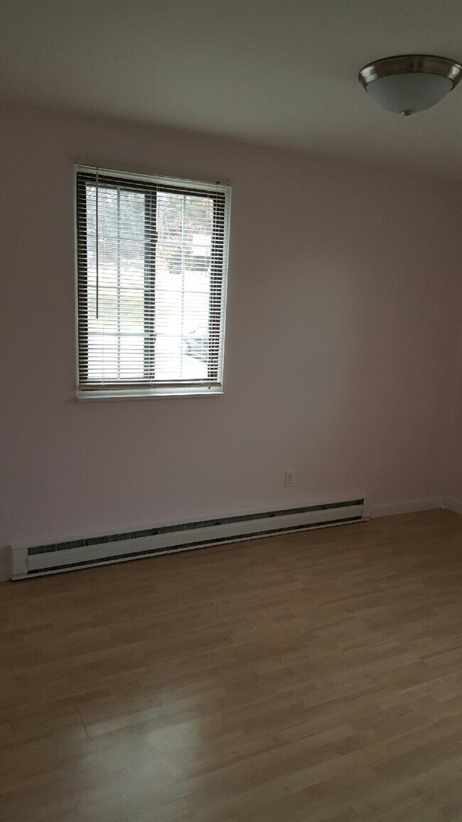 Foto del edificio - 29 Old Hackett Hill Rd