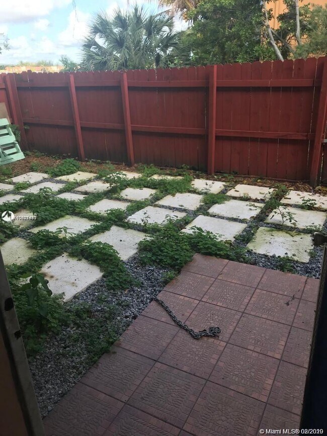 Foto del edificio - 300 NW 107th Ave