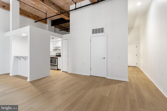 Building Photo - 303 Vine St