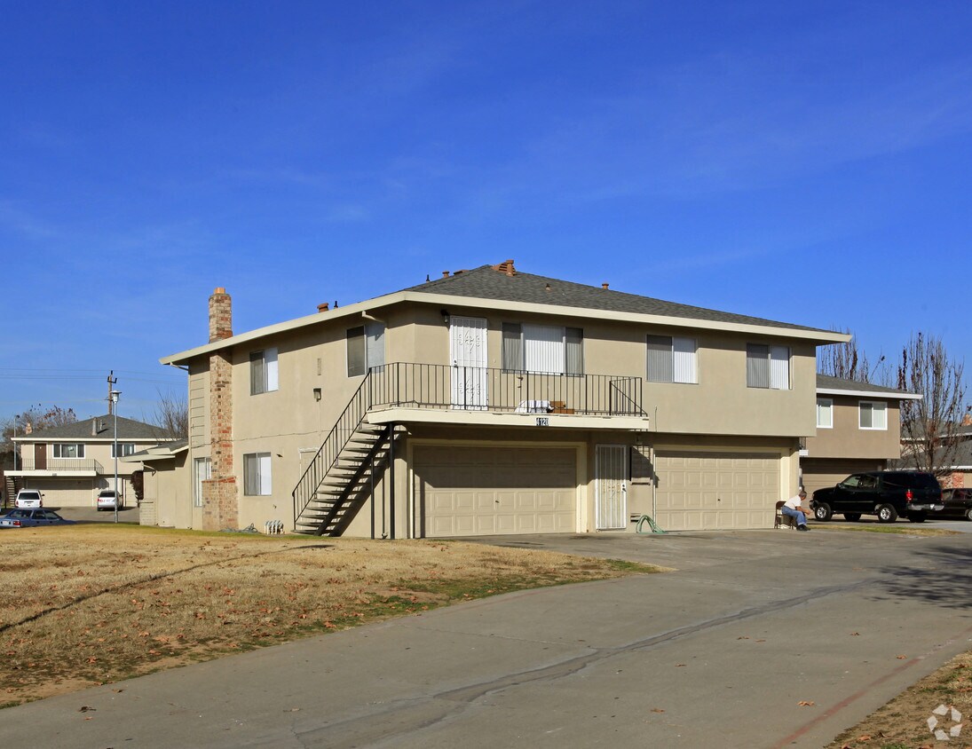 Building Photo - 4120 Apostolo Cor