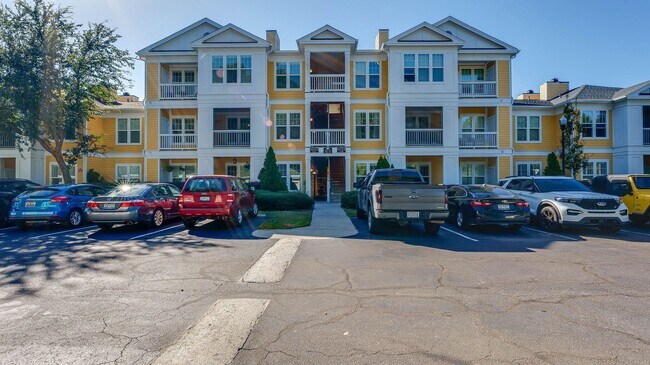 Foto del edificio - 1 Bedroom 1 Bath Condo in Southampton Poin...