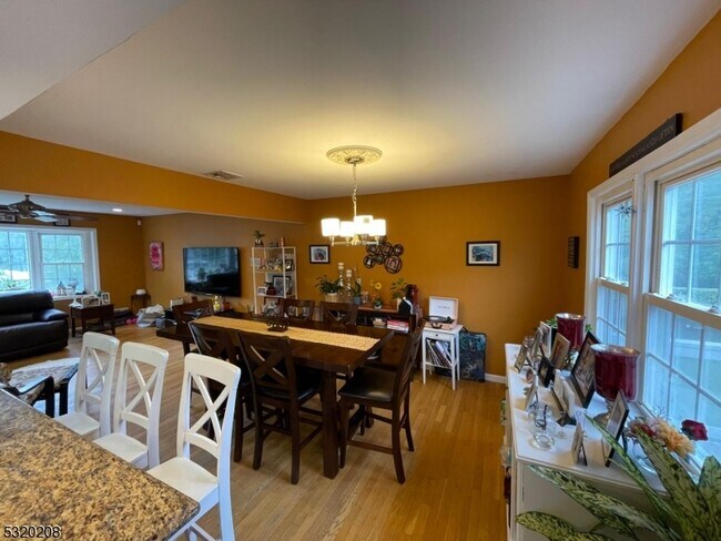 Foto del edificio - 25 Meadow Ln