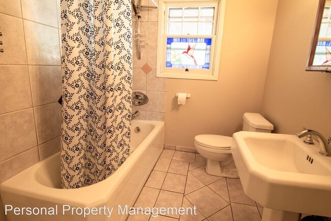 Building Photo - 3 br, 1.5 bath House - 614 E. 24th St