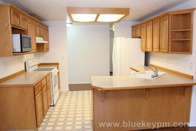 Foto del edificio - 3 Bed, 2 Bath Home with Large Covered Deck in North Image Neighborhood