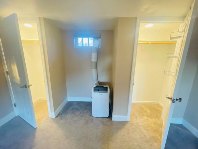 Building Photo - 128 Forest Dr