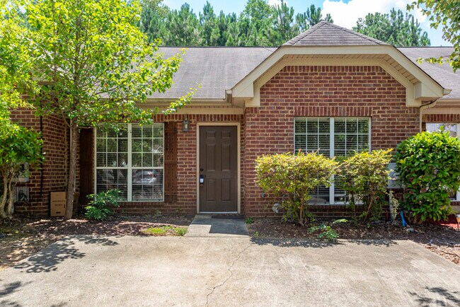 Building Photo - 2790 Southwood View