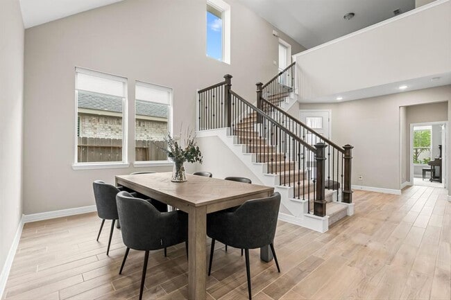 Building Photo - 4106 Sherman Oak Ln