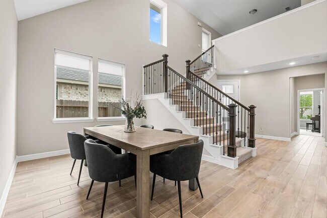 Foto del edificio - 4106 Sherman Oak Ln