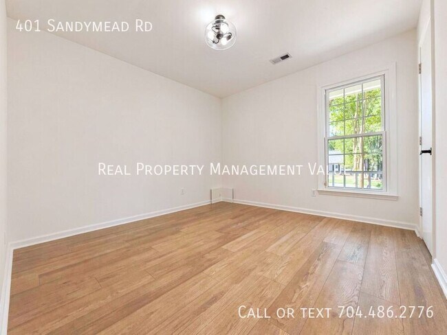 Foto del edificio - 401 Sandymead Rd