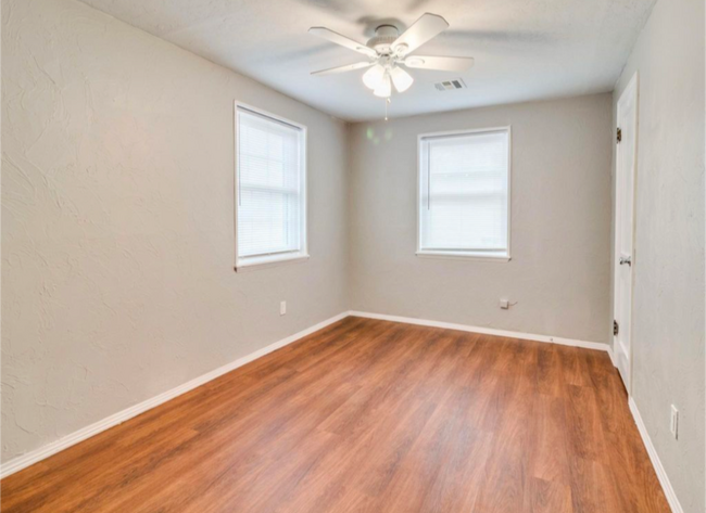 Building Photo - 1445 Mallard Dr