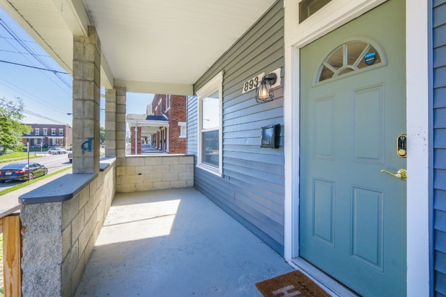 Building Photo - 893 E Whittier St