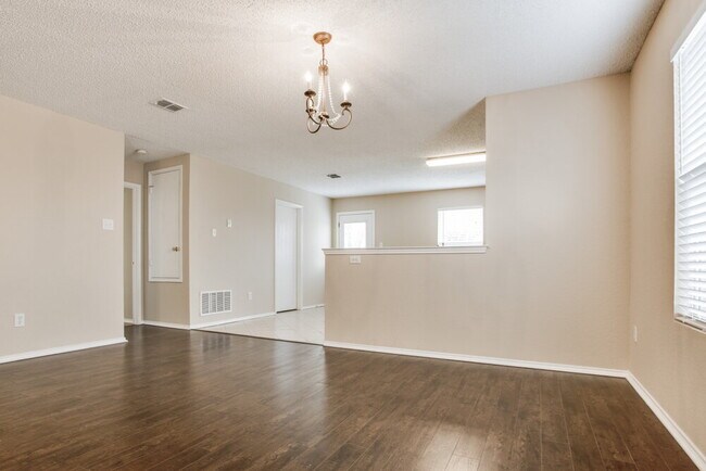 Building Photo - 8712 Stonebriar Ln