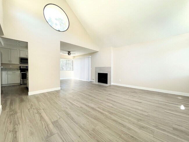 Foto del edificio - REMODELED Condo in Melrose Park!