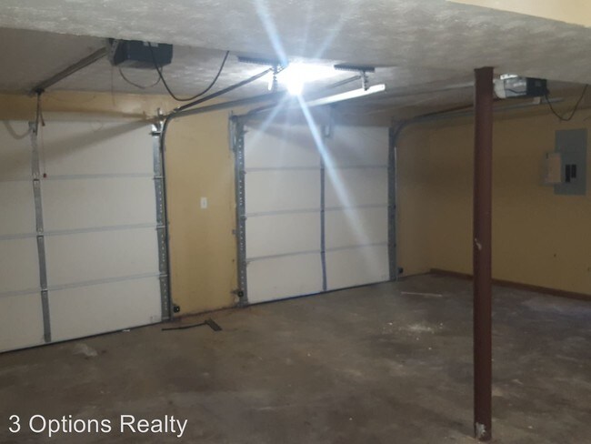 Building Photo - 245 Woodhue Forest Ln