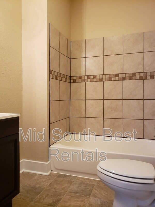 Building Photo - 2213 Valmar St