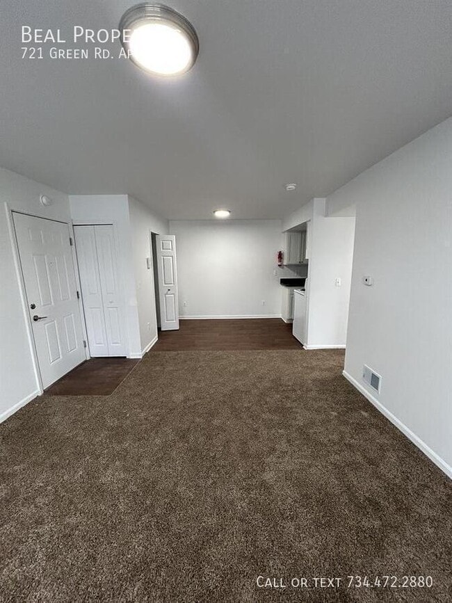 Foto del edificio - 721 Green Rd