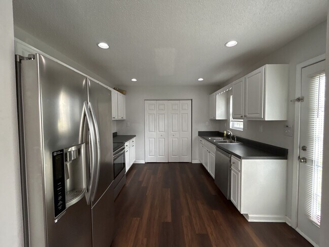 Building Photo - T.R. Lawing Realty Property