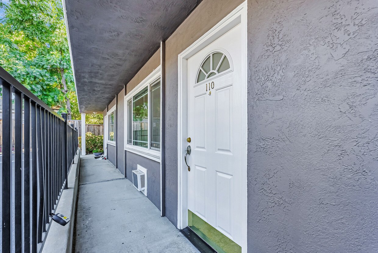 Primary Photo - Newly Remodeled 1 Bed/1 Bath