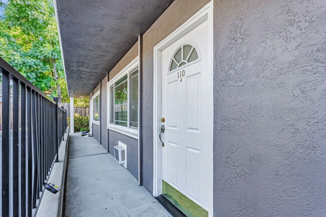 Building Photo - 1180 Saranap Ave