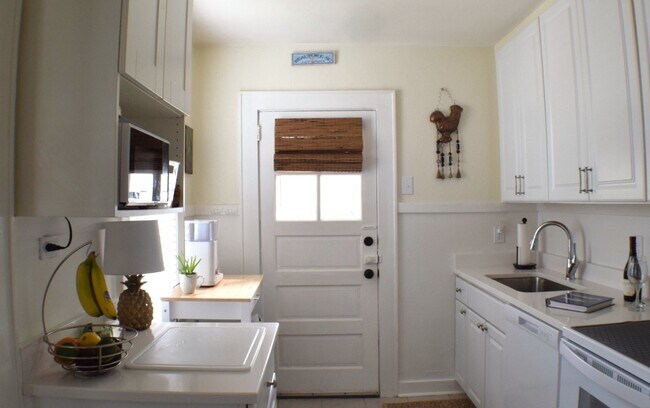 Building Photo - Southern Pearl Cottage! Mid-Term Rental!!