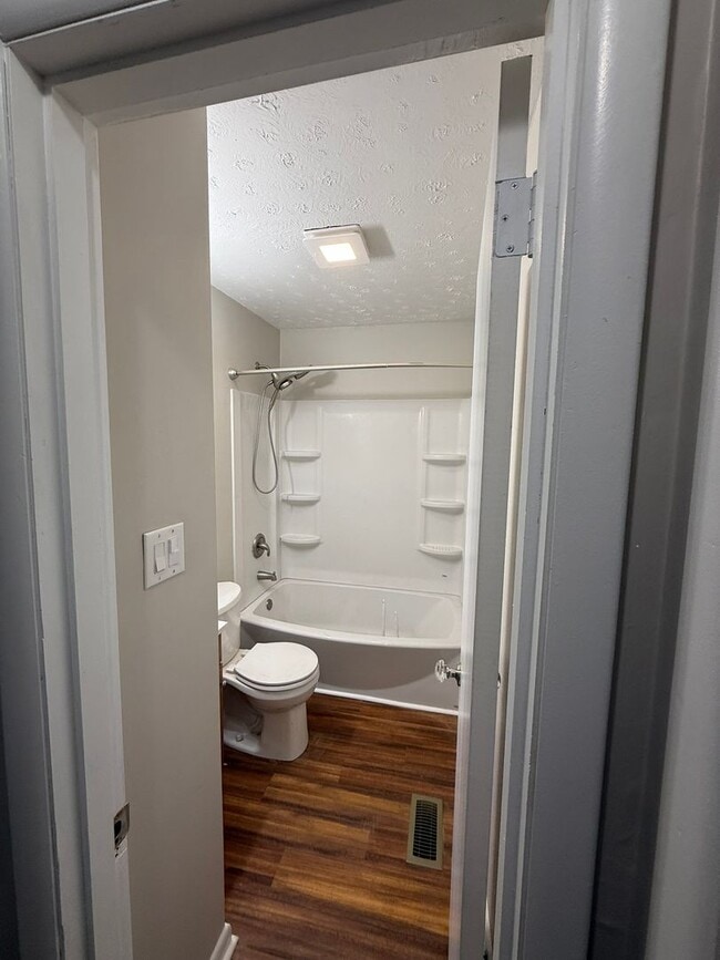 Foto del edificio - NEW RENTAL!  $1600 per month, Charming 3 bedroom, 1 bath House with fenced backyard! Heart of Sou...