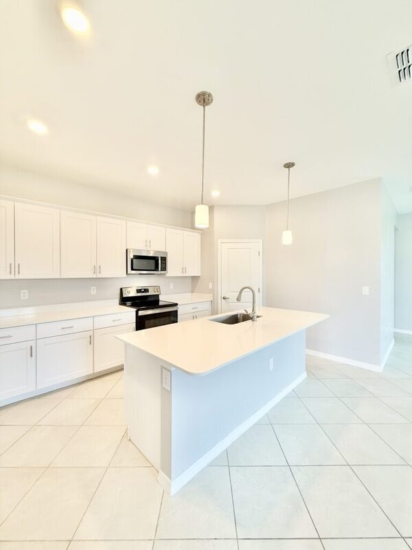 Building Photo - 16304 Quesa Dr