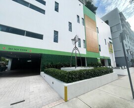 Building Photo - Brickell First