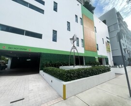 Building Photo - Brickell First