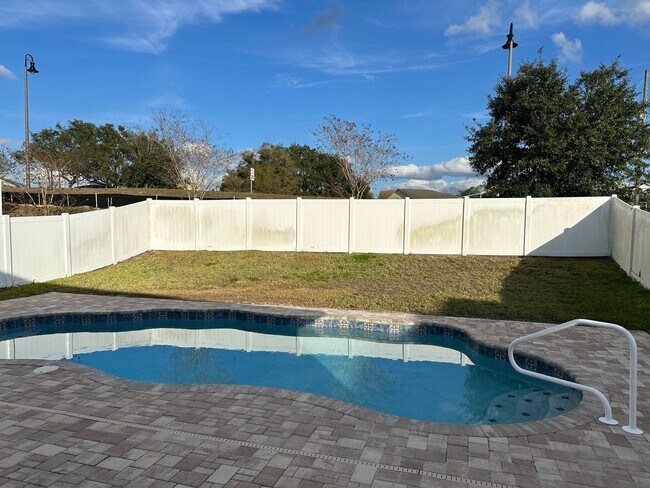 Foto del edificio - FOR RENT - 4 BEDROOM/ 2 BATHROOM HOUSE WITH POOL IN DAVENPORT