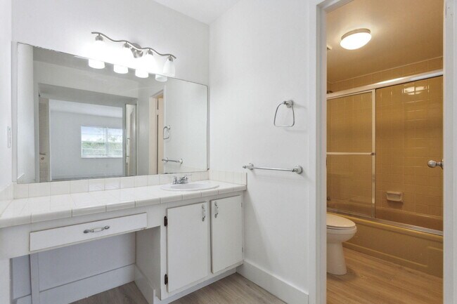 Building Photo - 4354 NW 9th Ave