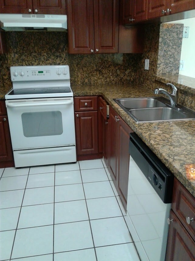 kitchen - 4113 NW 78th Ter