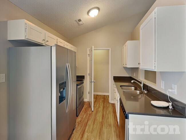 Foto del edificio - 4438 Fawnbrook Ave SW