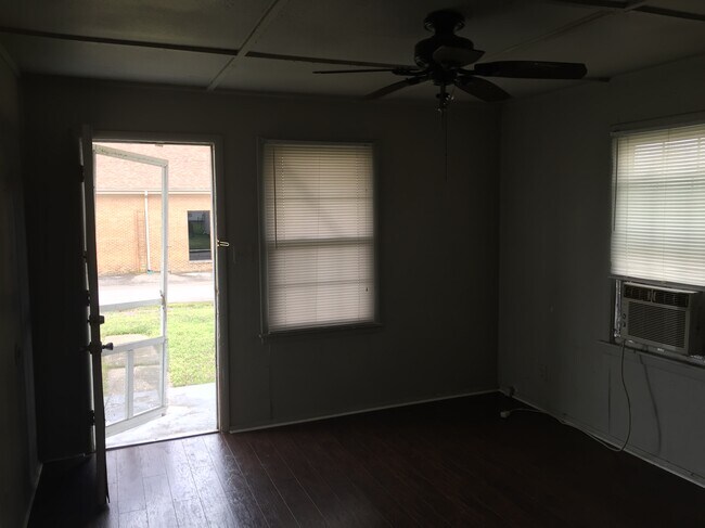 Building Photo - 806 E Seymour St