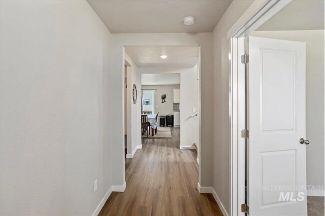 Foto del edificio - 765 SW Huebert St