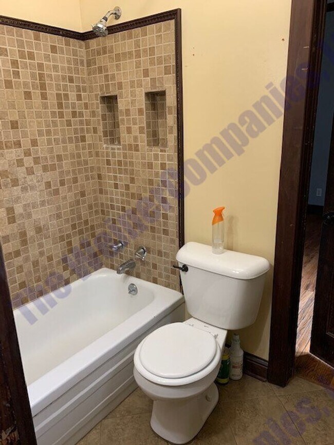 Foto del edificio - Now leasing for August!